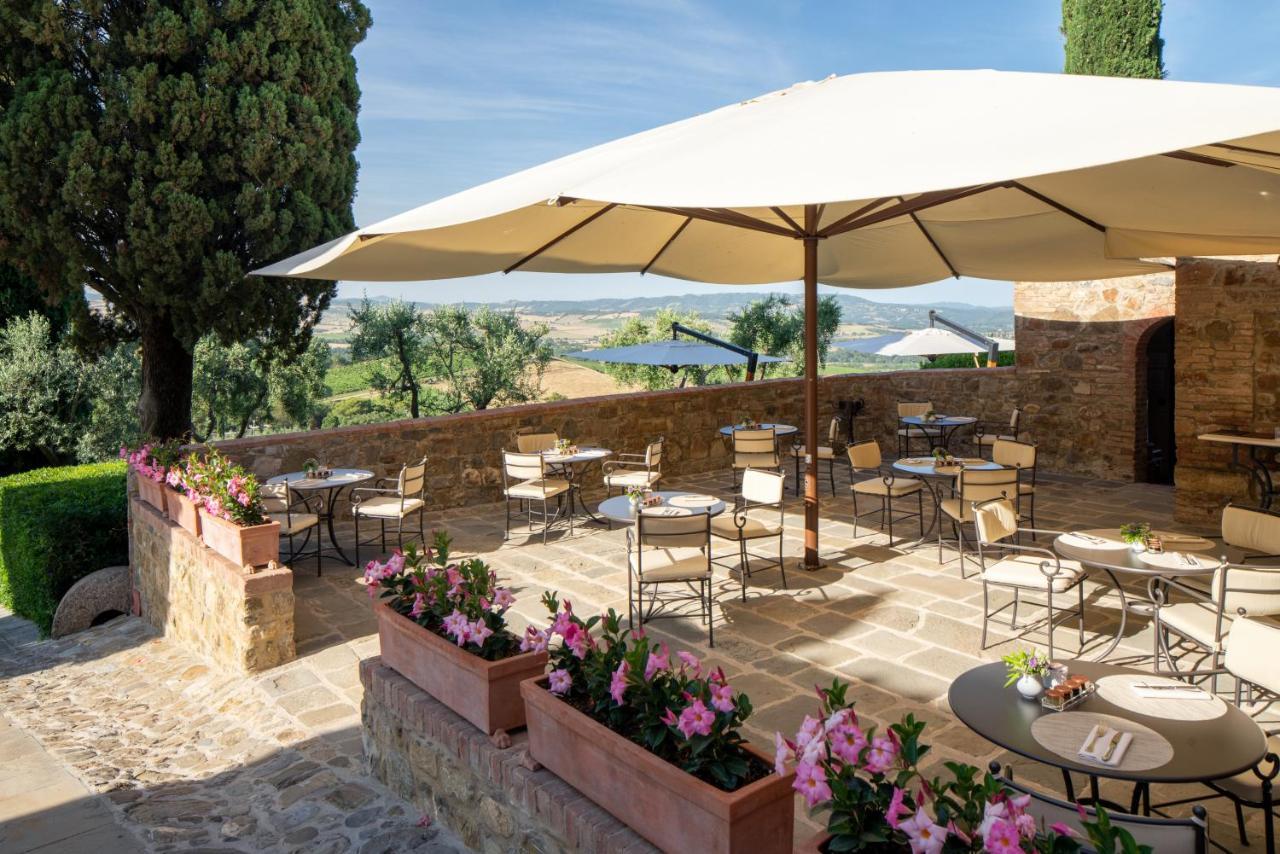 Castello Banfi - Il Borgo - Relais Et Chateaux Poggio alle Mura エクステリア 写真