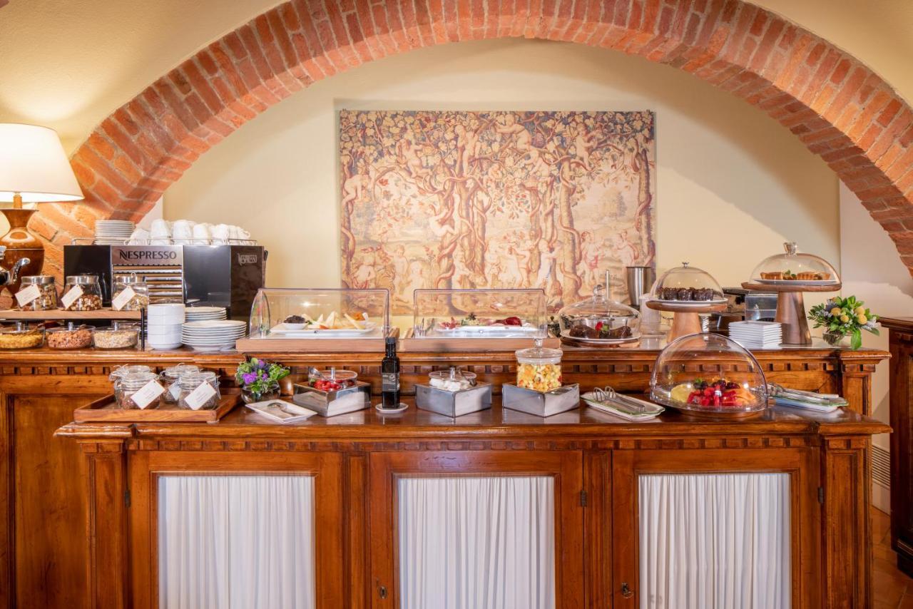 Castello Banfi - Il Borgo - Relais Et Chateaux Poggio alle Mura エクステリア 写真