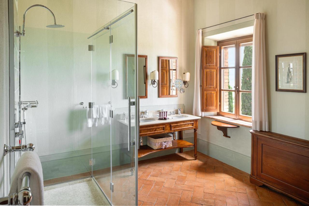 Castello Banfi - Il Borgo - Relais Et Chateaux Poggio alle Mura エクステリア 写真