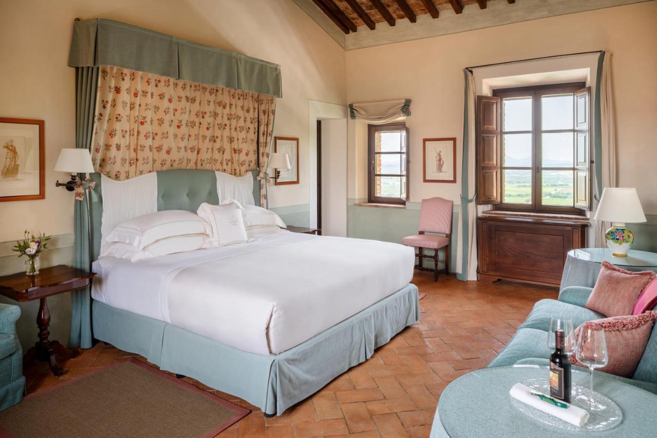 Castello Banfi - Il Borgo - Relais Et Chateaux Poggio alle Mura エクステリア 写真