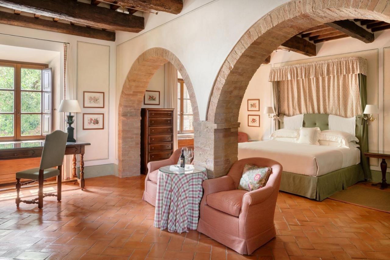 Castello Banfi - Il Borgo - Relais Et Chateaux Poggio alle Mura エクステリア 写真