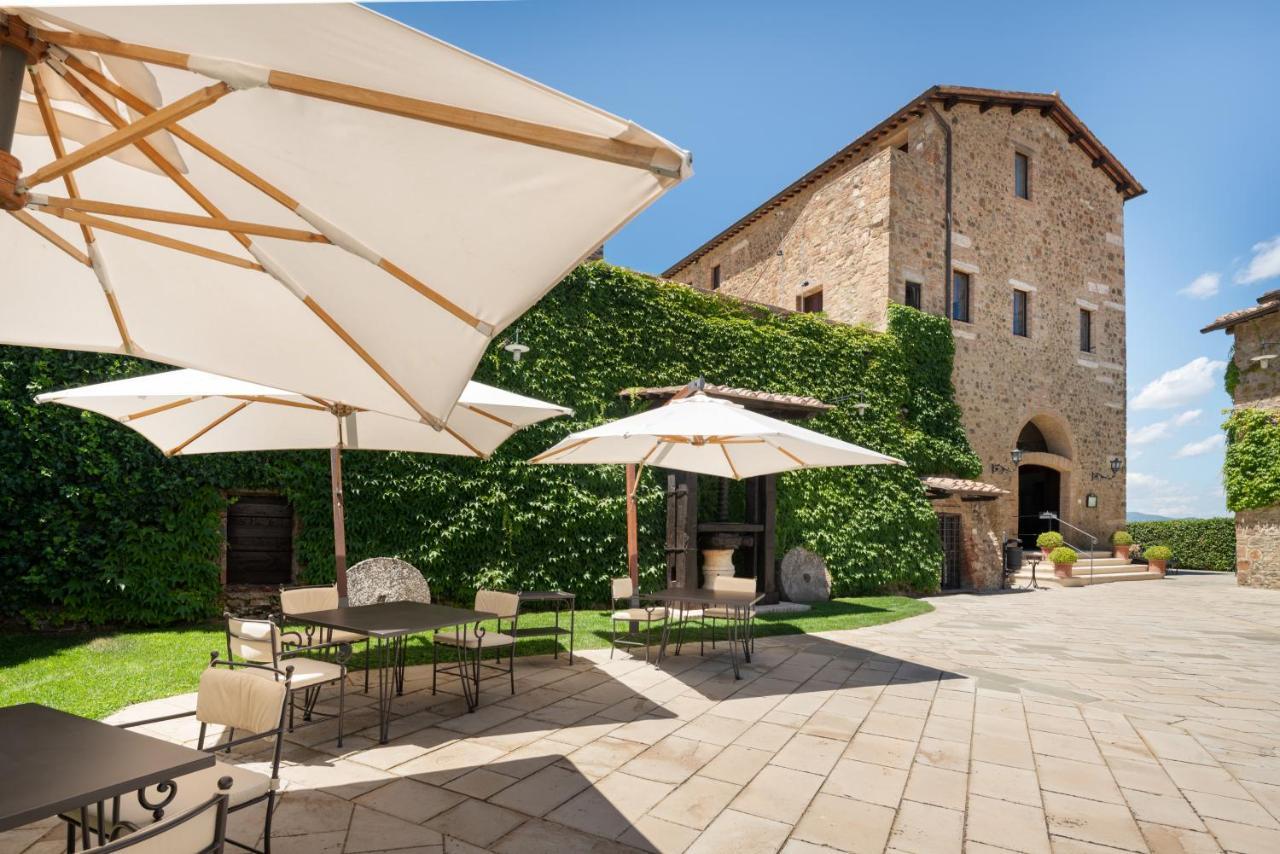 ホテル Castello Banfi - Il Borgo - Relais Et Chateaux Poggio alle Mura エクステリア 写真