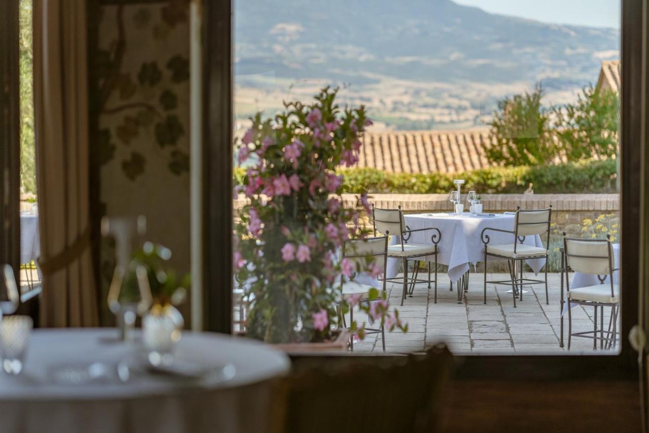 Castello Banfi - Il Borgo - Relais Et Chateaux Poggio alle Mura エクステリア 写真