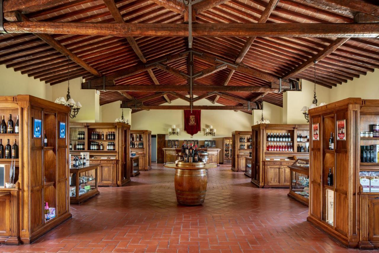 ホテル Castello Banfi - Il Borgo - Relais Et Chateaux Poggio alle Mura エクステリア 写真