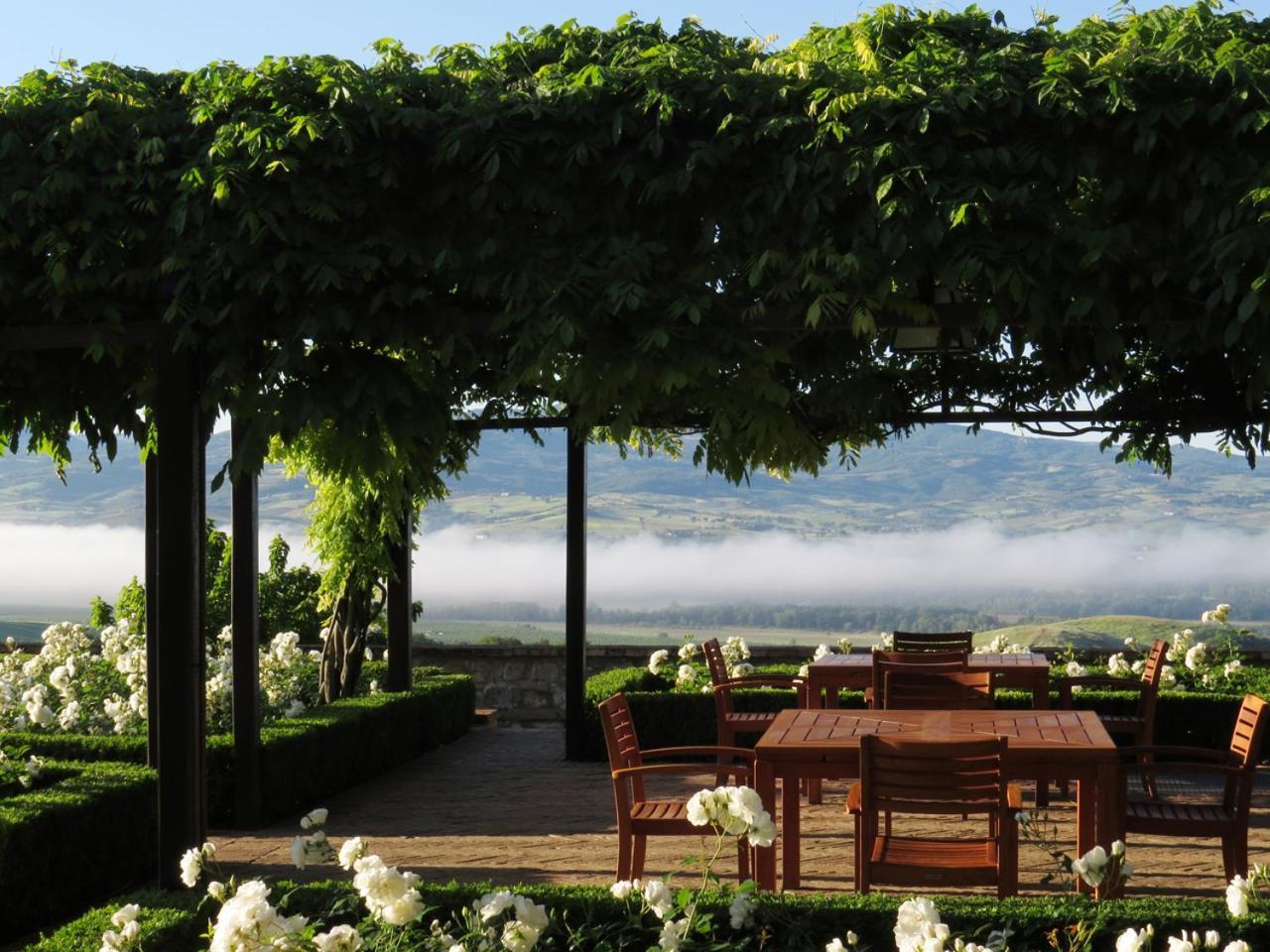 Castello Banfi - Il Borgo - Relais Et Chateaux Poggio alle Mura エクステリア 写真