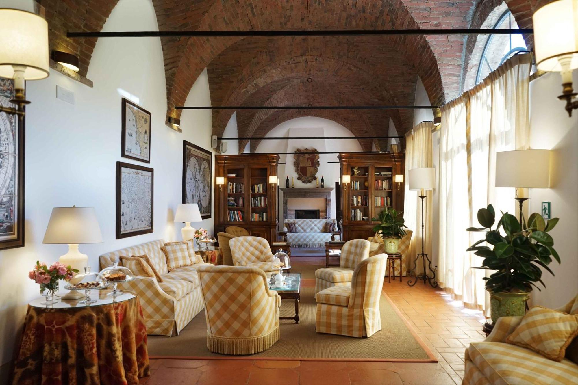 Castello Banfi - Il Borgo - Relais Et Chateaux Poggio alle Mura エクステリア 写真