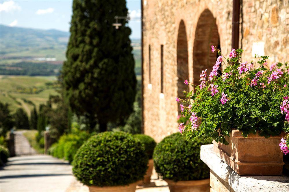 Castello Banfi - Il Borgo - Relais Et Chateaux Poggio alle Mura エクステリア 写真