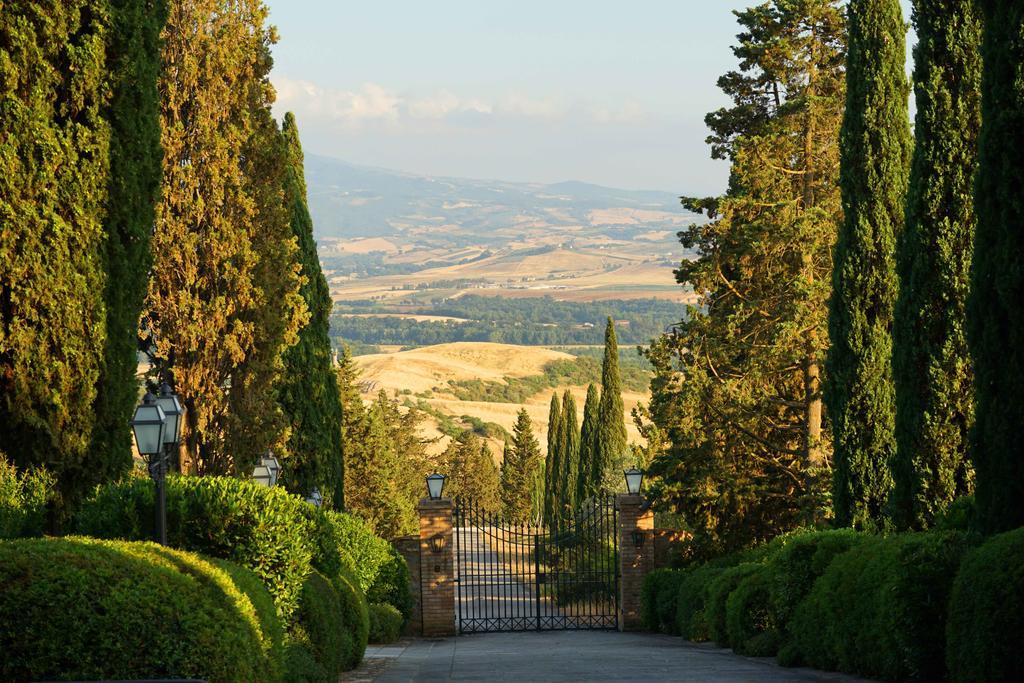 Castello Banfi - Il Borgo - Relais Et Chateaux Poggio alle Mura エクステリア 写真