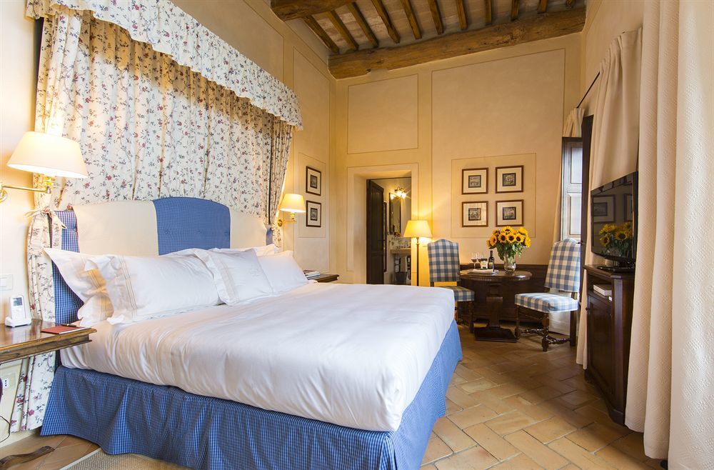 Castello Banfi - Il Borgo - Relais Et Chateaux Poggio alle Mura エクステリア 写真