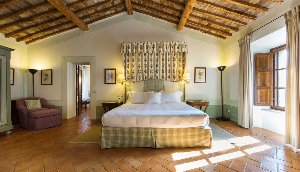 Castello Banfi - Il Borgo - Relais Et Chateaux Poggio alle Mura エクステリア 写真