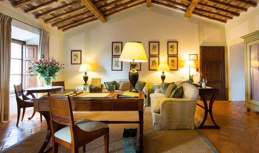 Castello Banfi - Il Borgo - Relais Et Chateaux Poggio alle Mura エクステリア 写真