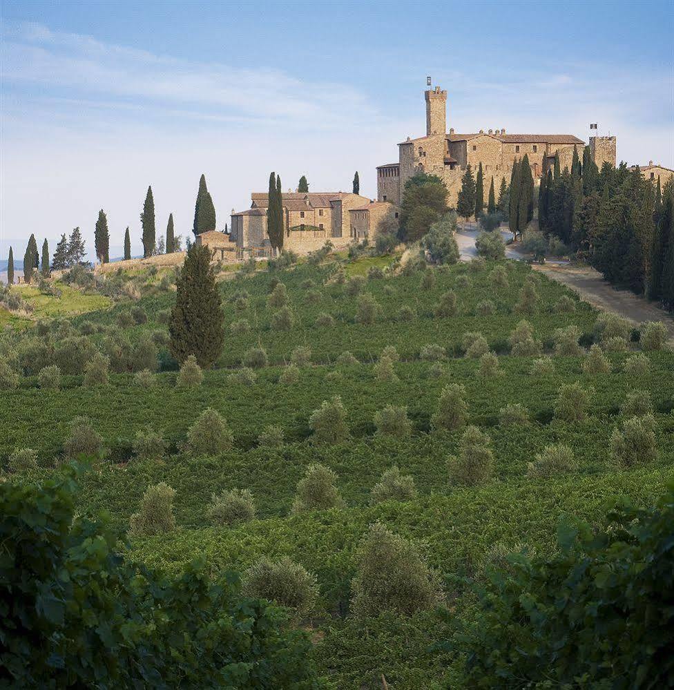 ホテル Castello Banfi - Il Borgo - Relais Et Chateaux Poggio alle Mura エクステリア 写真