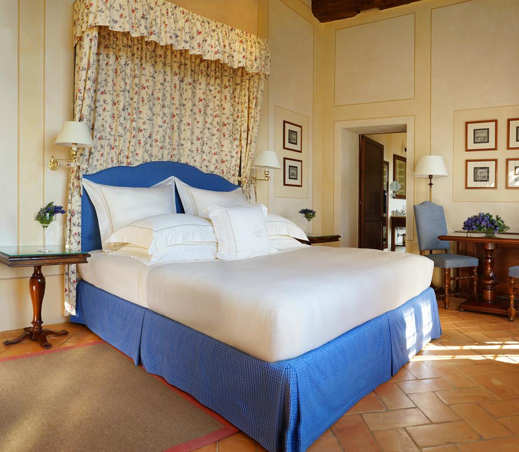 Castello Banfi - Il Borgo - Relais Et Chateaux Poggio alle Mura エクステリア 写真