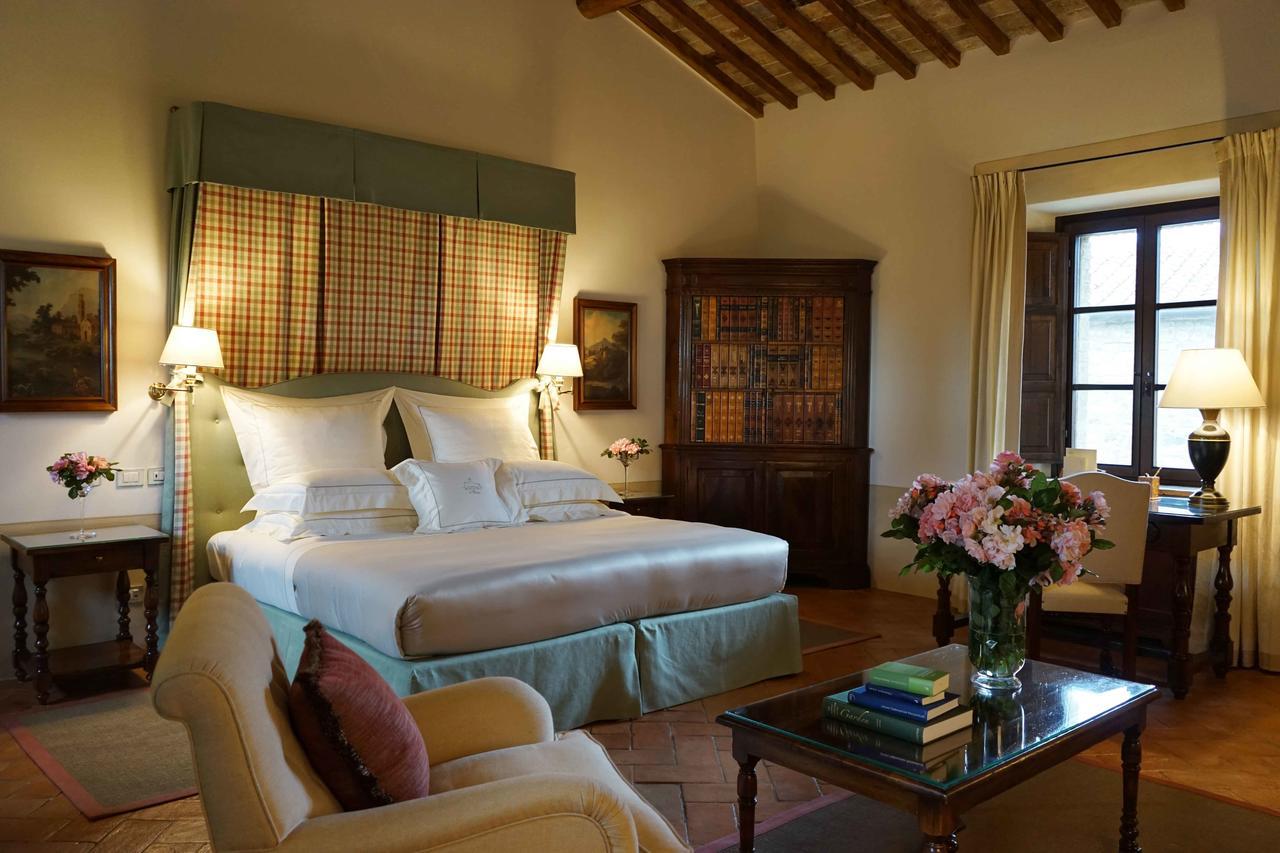 Castello Banfi - Il Borgo - Relais Et Chateaux Poggio alle Mura エクステリア 写真