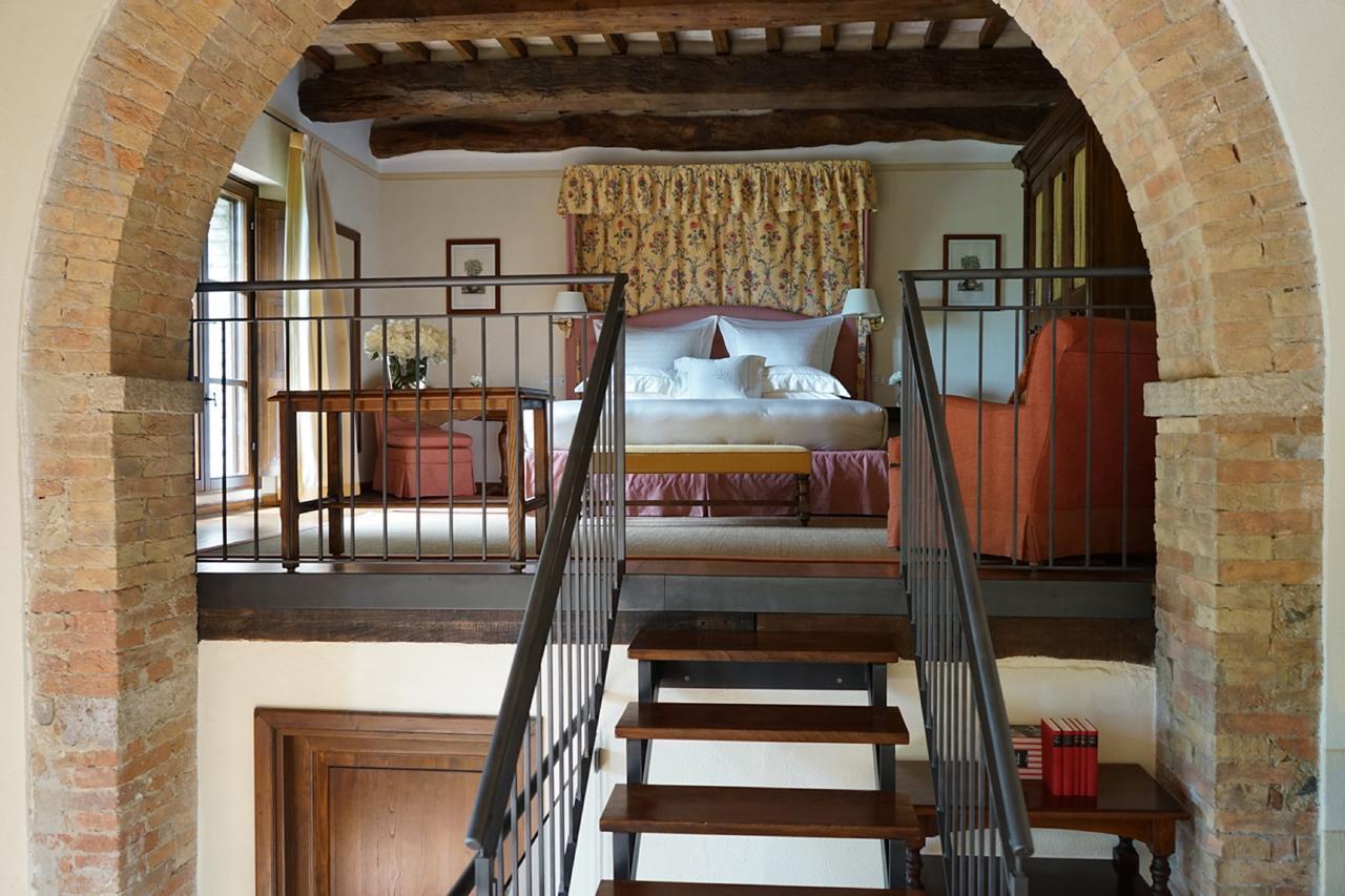 Castello Banfi - Il Borgo - Relais Et Chateaux Poggio alle Mura エクステリア 写真