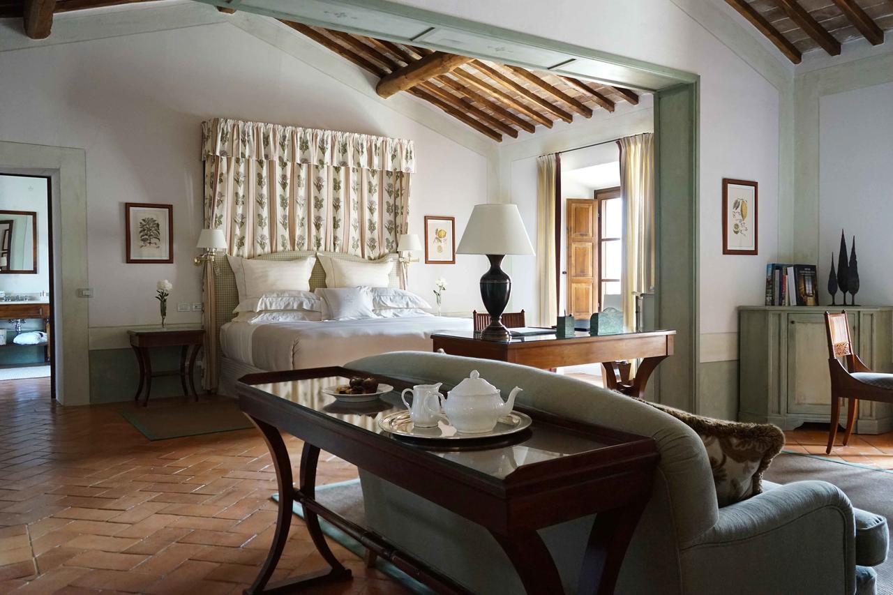 Castello Banfi - Il Borgo - Relais Et Chateaux Poggio alle Mura エクステリア 写真