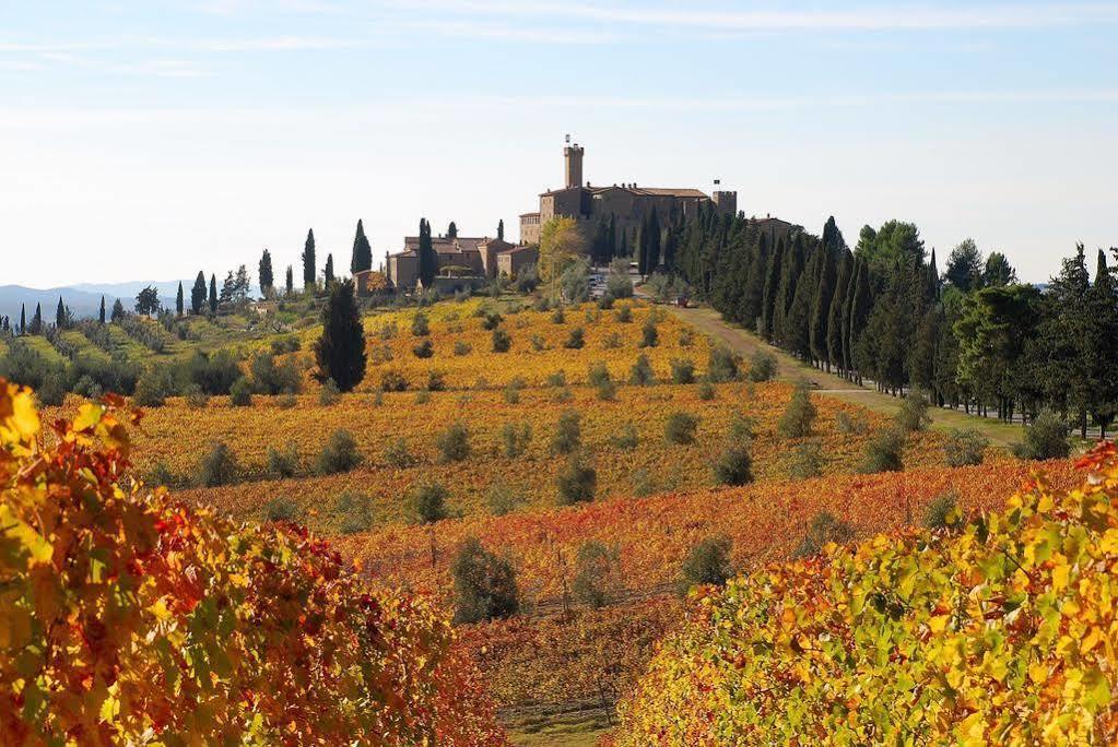 ホテル Castello Banfi - Il Borgo - Relais Et Chateaux Poggio alle Mura エクステリア 写真