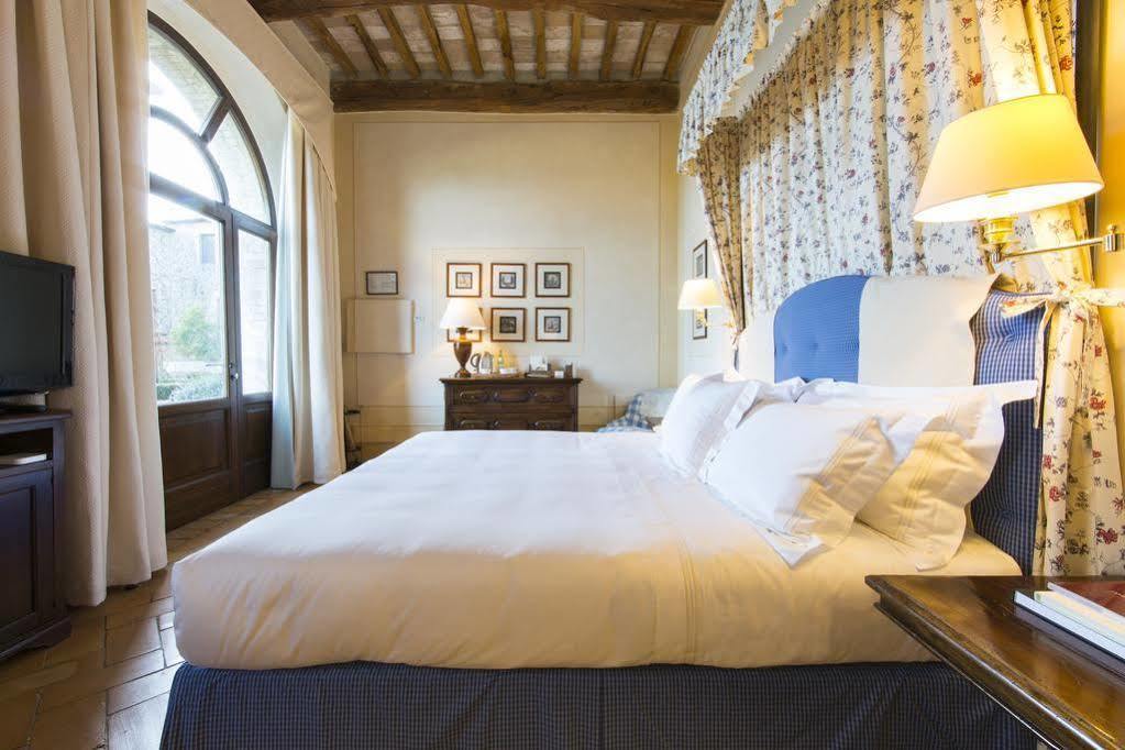 Castello Banfi - Il Borgo - Relais Et Chateaux Poggio alle Mura エクステリア 写真