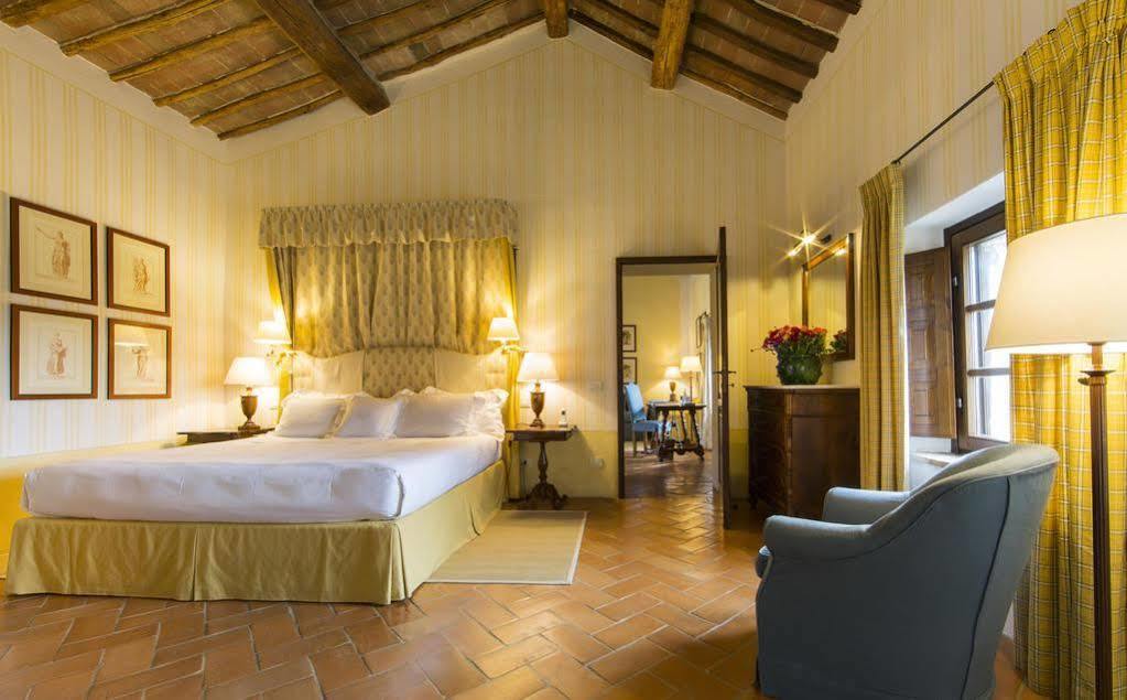 Castello Banfi - Il Borgo - Relais Et Chateaux Poggio alle Mura エクステリア 写真