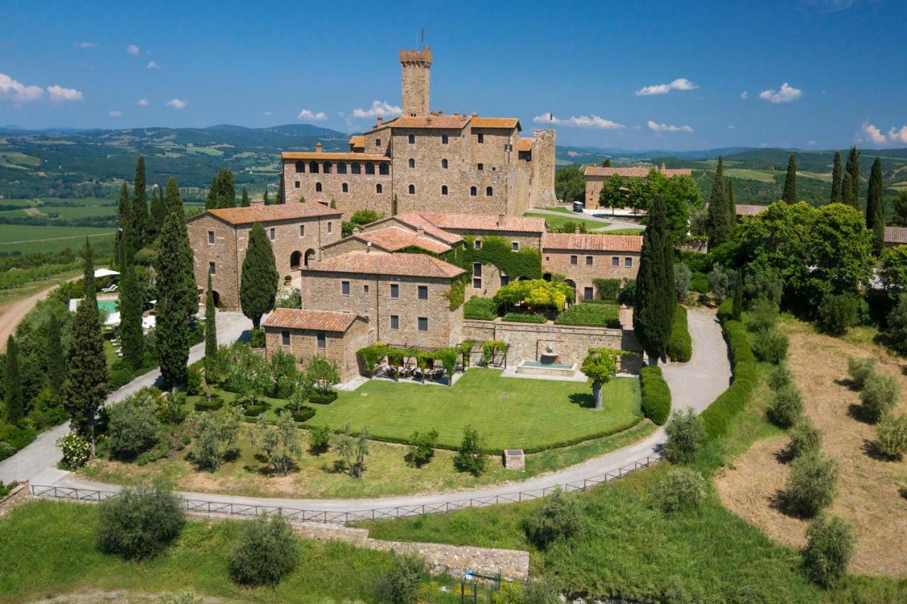 ホテル Castello Banfi - Il Borgo - Relais Et Chateaux Poggio alle Mura エクステリア 写真