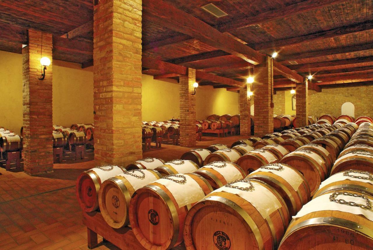 ホテル Castello Banfi - Il Borgo - Relais Et Chateaux Poggio alle Mura エクステリア 写真